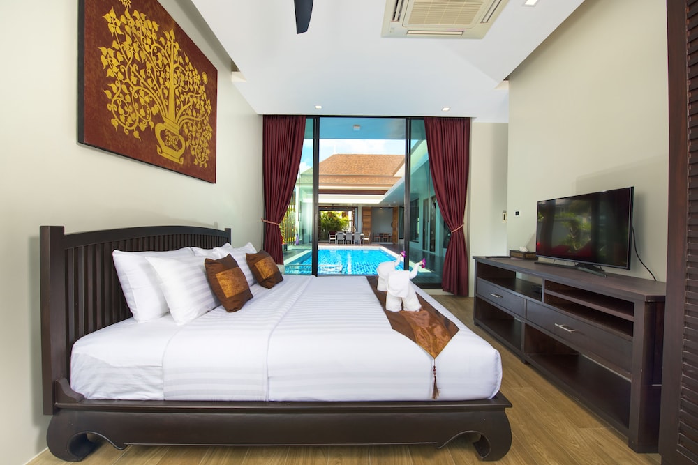 4 BEDROOMS, LUXURY, VILLA, POOL VIEW