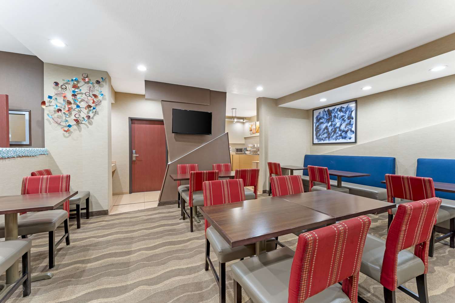 Comfort Suites Monaca, PA 31/37