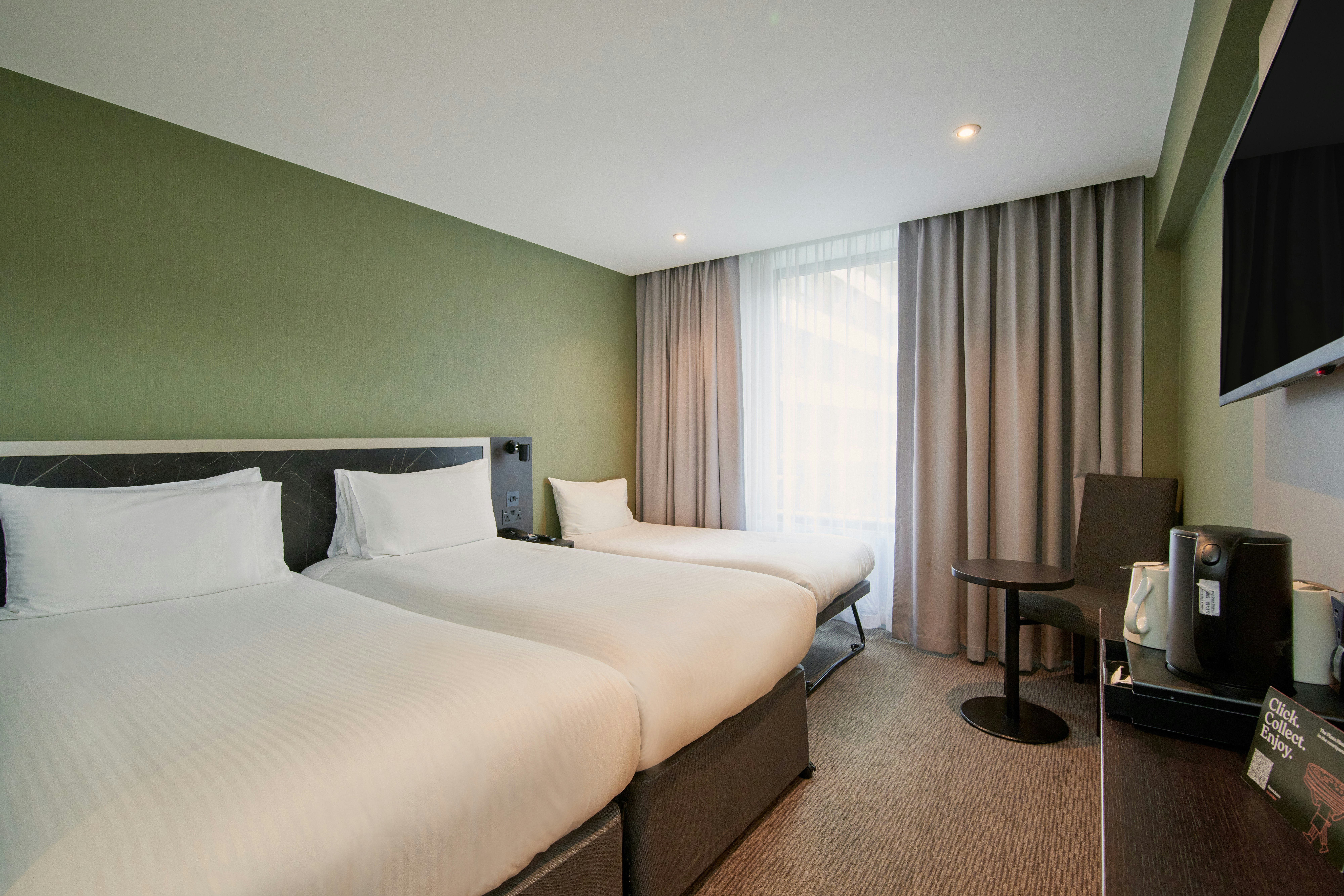 Royal National Hotel 25/84