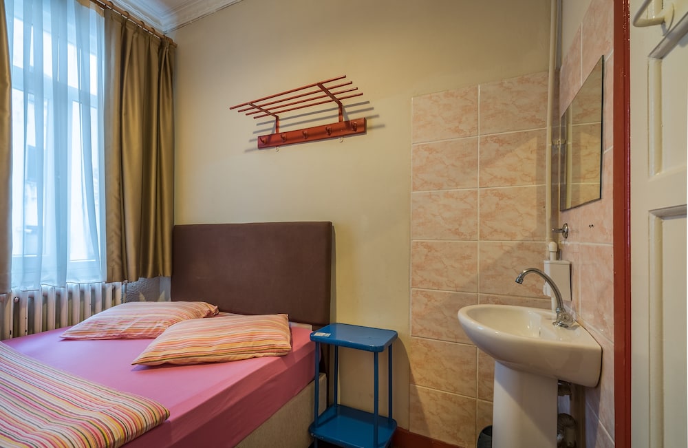 ECONOMY, DOUBLE BED, SHARED BATHROOM