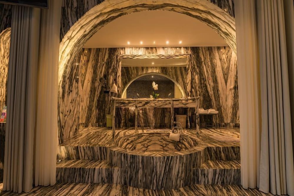 Agalia Luxury Suites 8/78