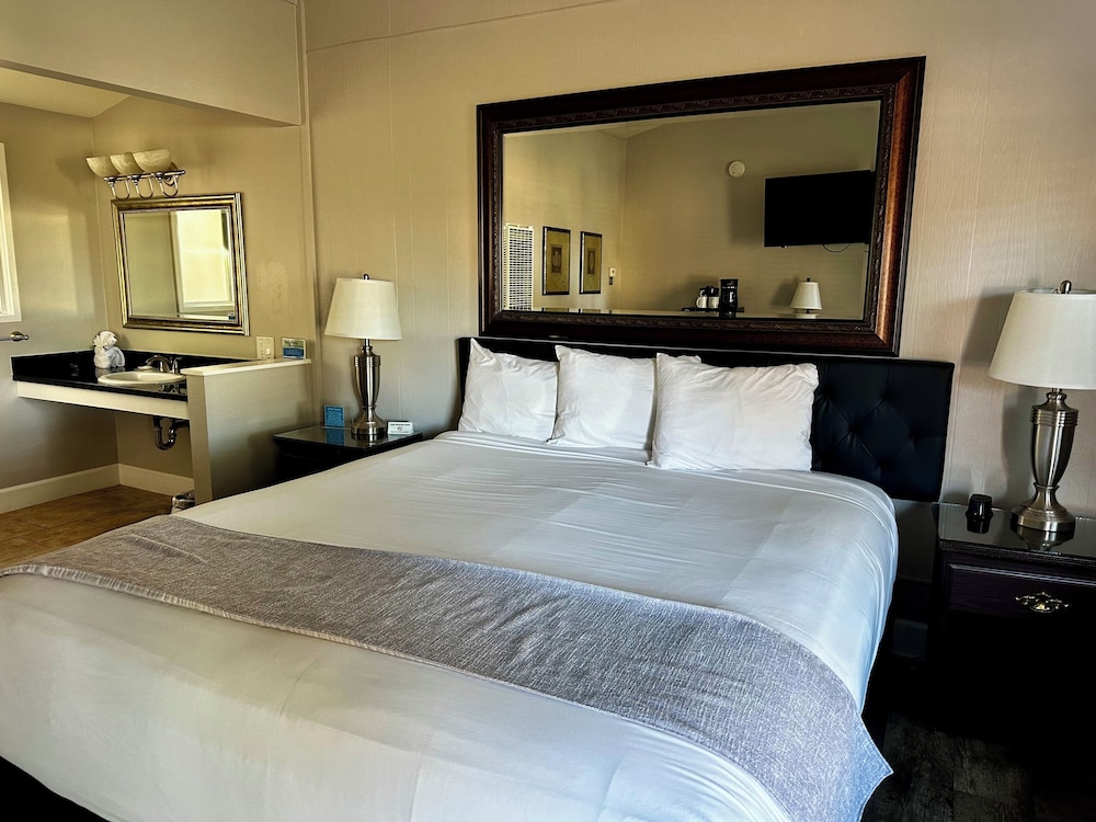 Monterey Peninsula Inn 22/63