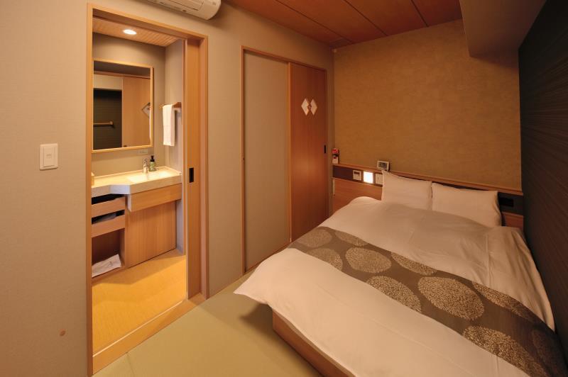 Moderate, Single, Double Bed