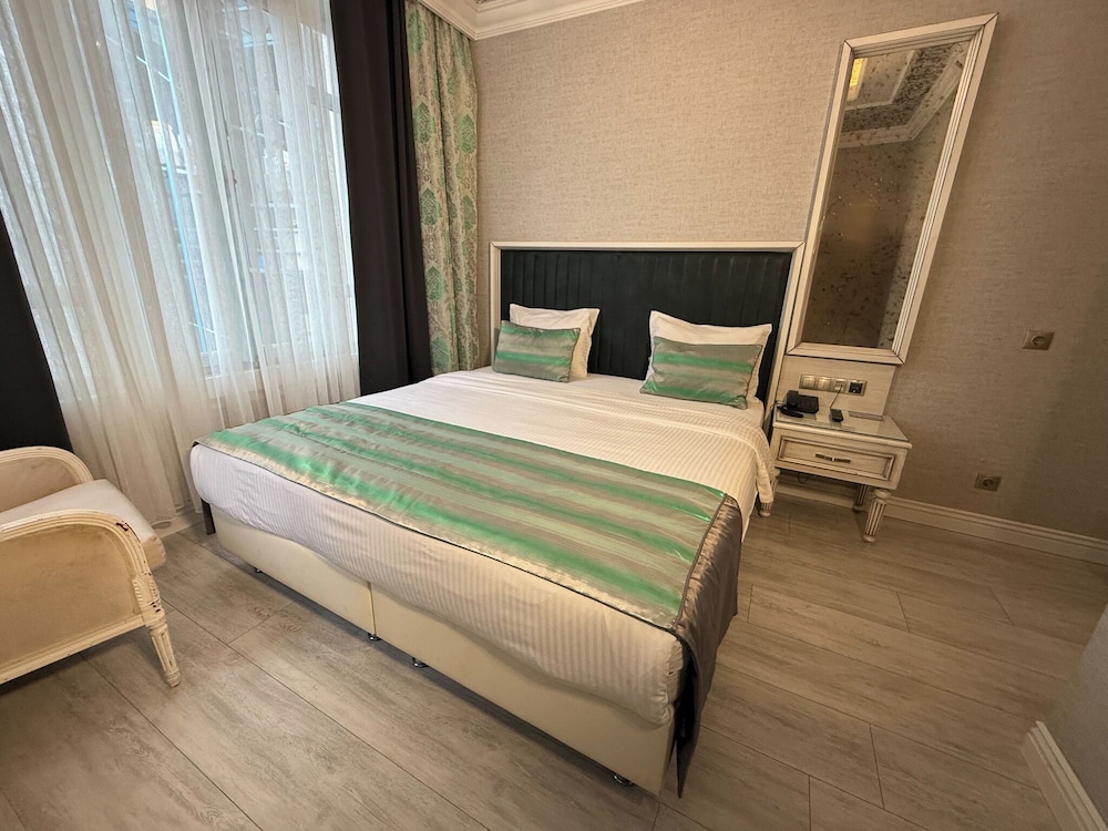 Atrium, Standard, Double Bed