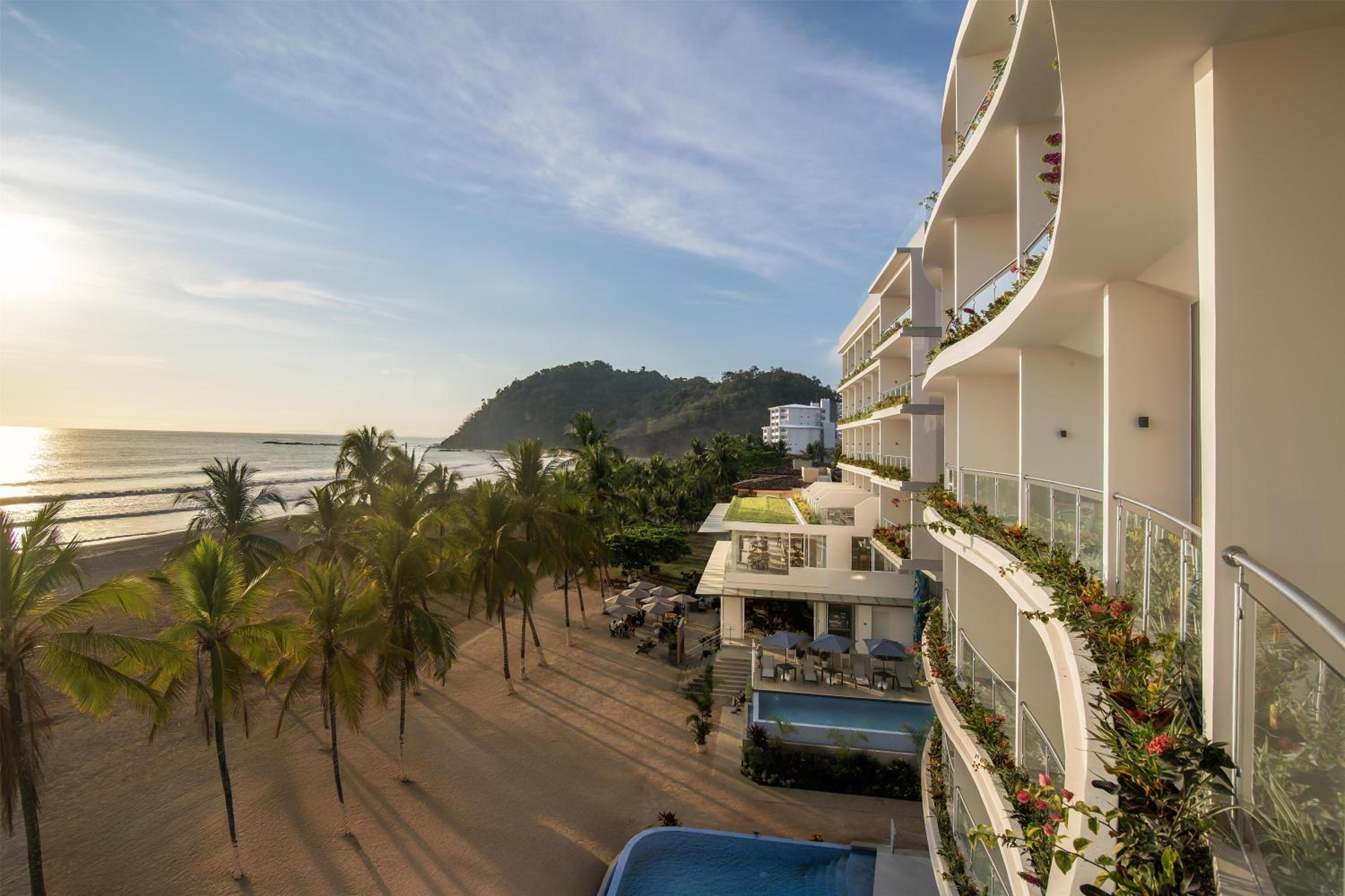 Claritas Beach Bar & Resort, WorldHotels Elite 60/70