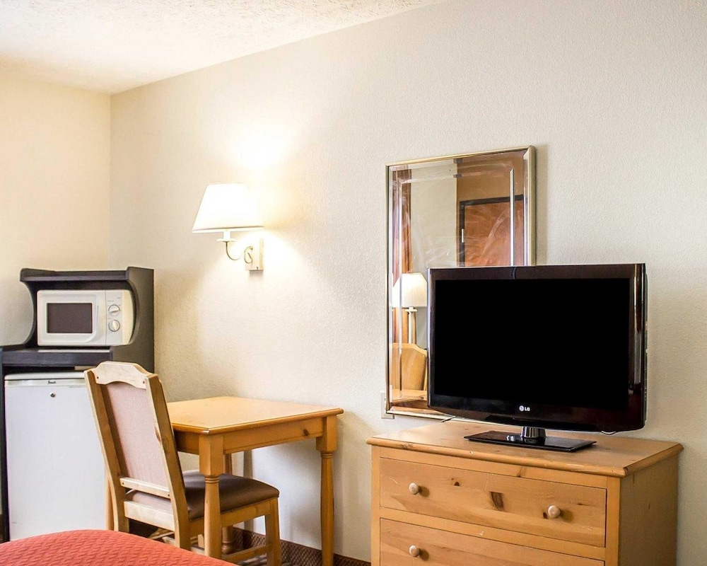 Quality Inn Elyria 29/35