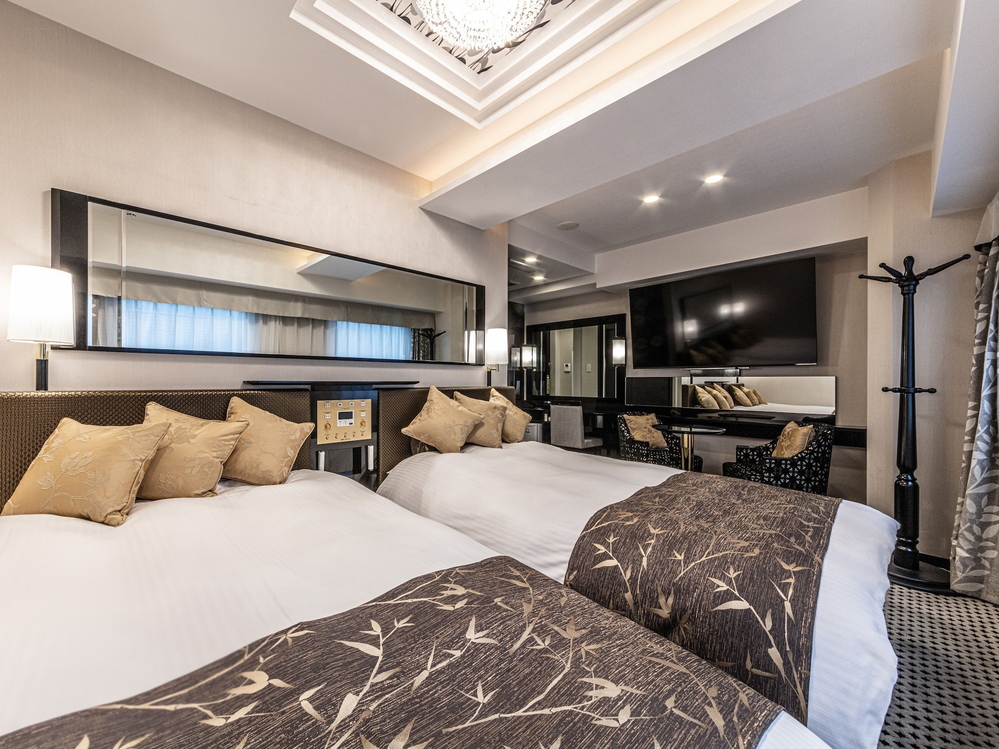 DELUXE, TWIN BEDS