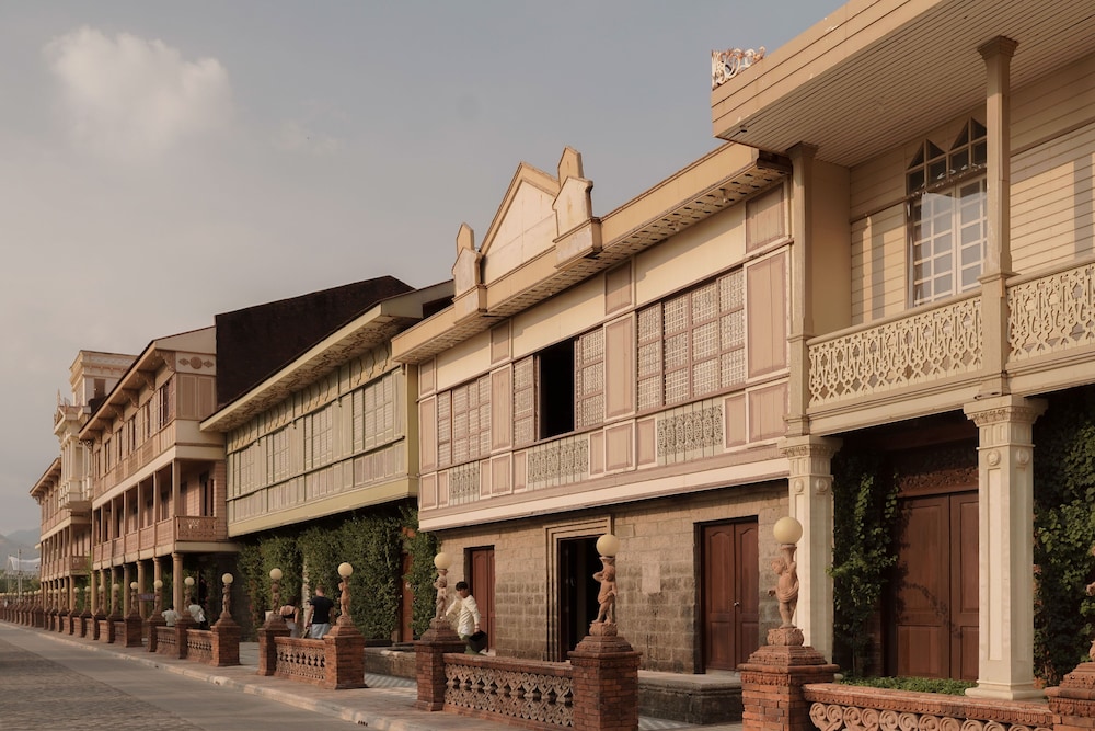Las Casas Filipinas De Acuzar 4/50