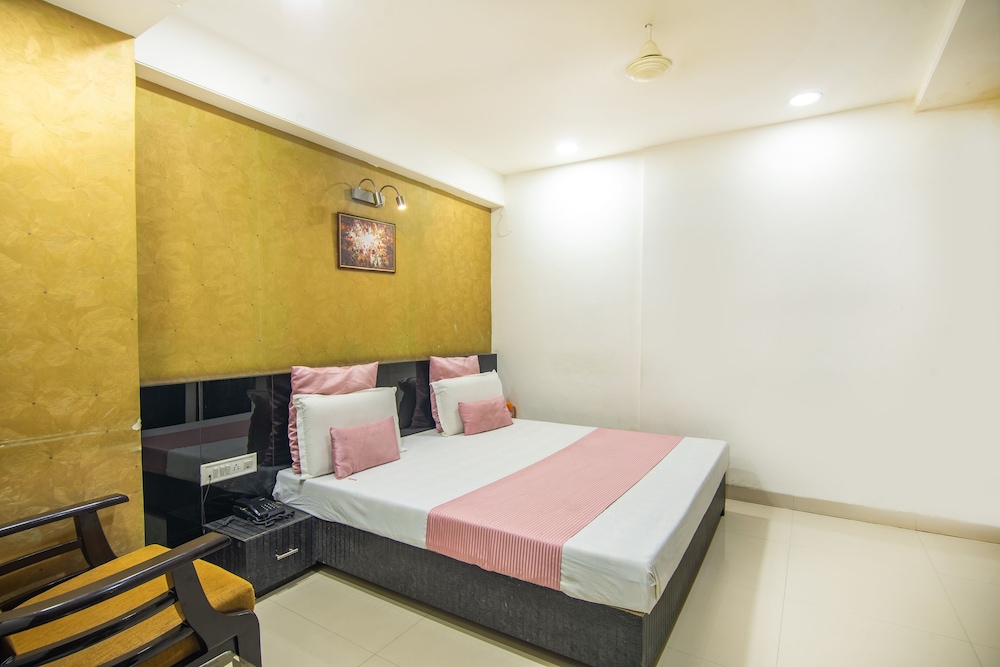 HOTEL MORYA REGENCY 15/27
