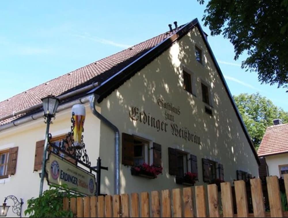 Hotel & Gaststätte Zum Erdinger Weissbräu photo3