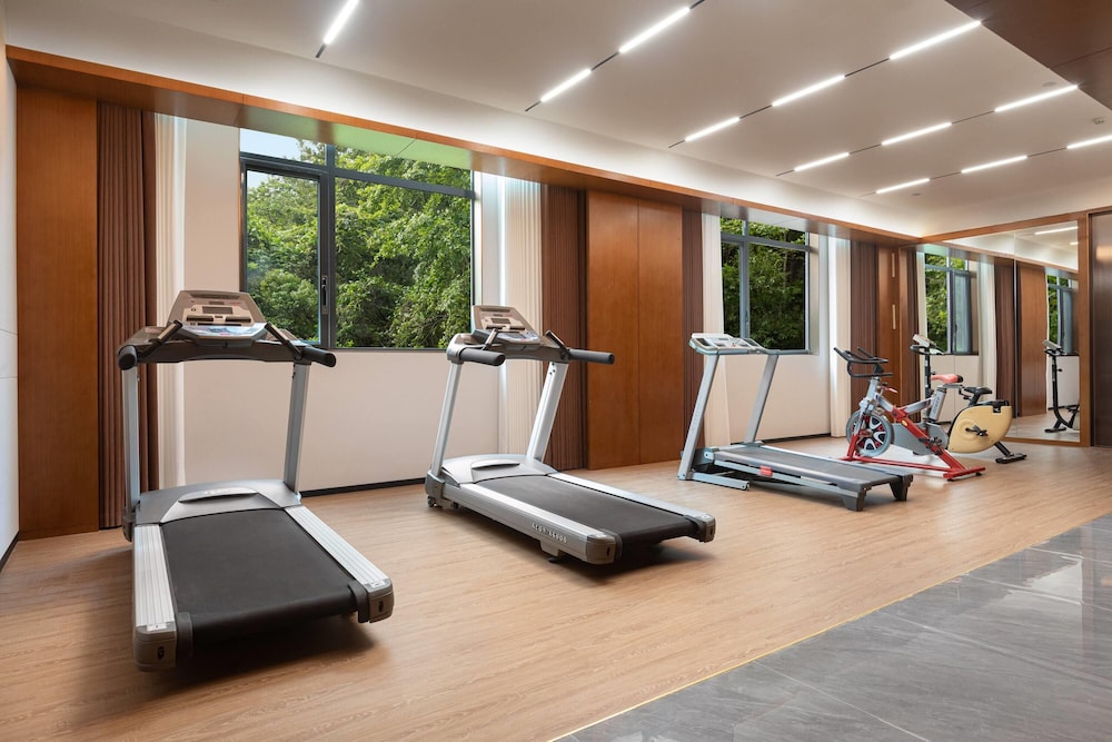 La Quinta by Wyndham Suzhou Yangshan 12/18