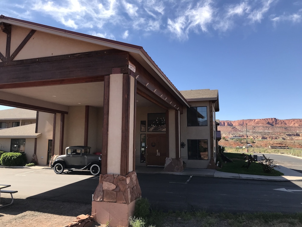 The Noor Hotel 6/50