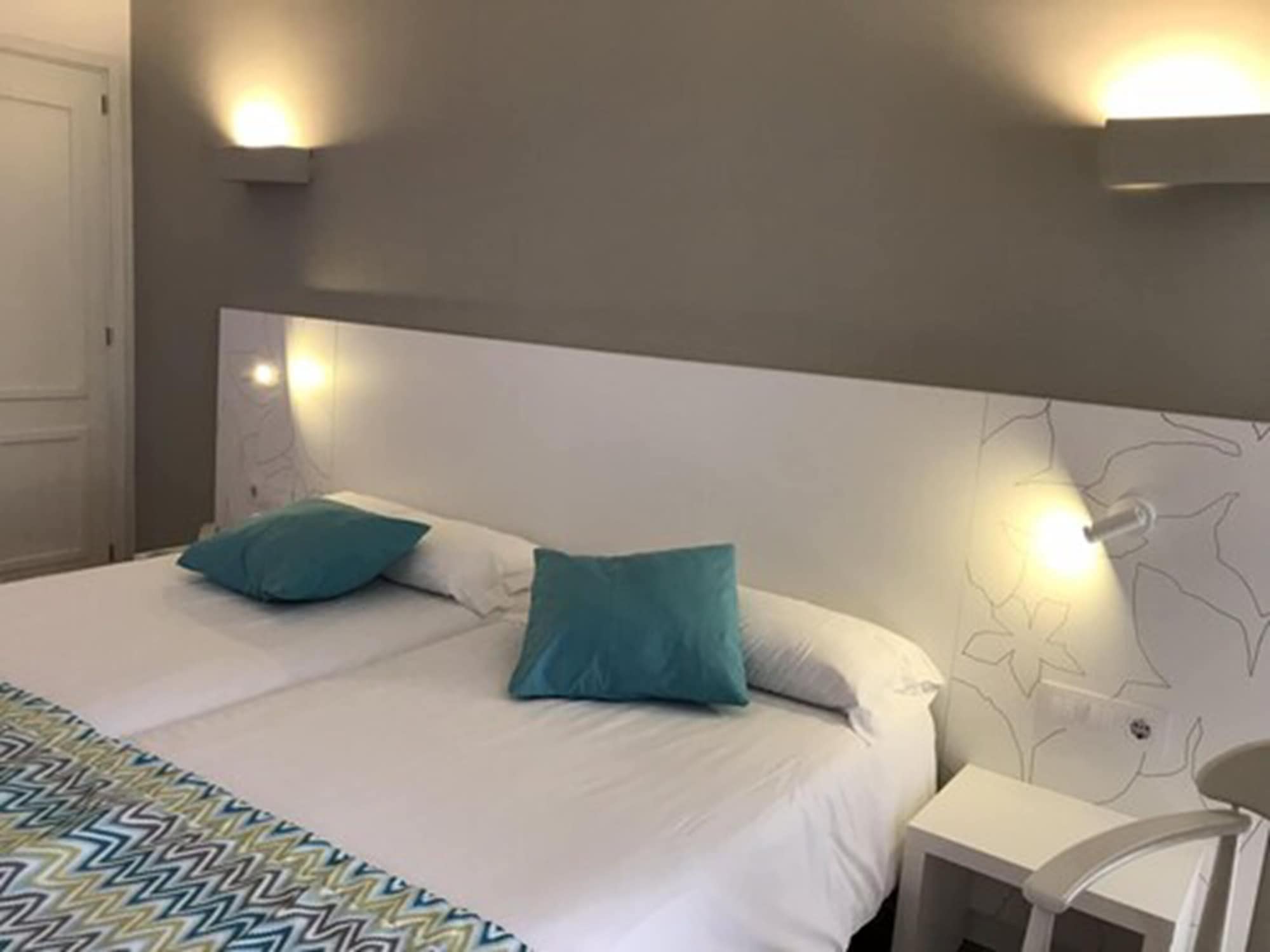 STANDARD, TWIN BEDS, BALCONY