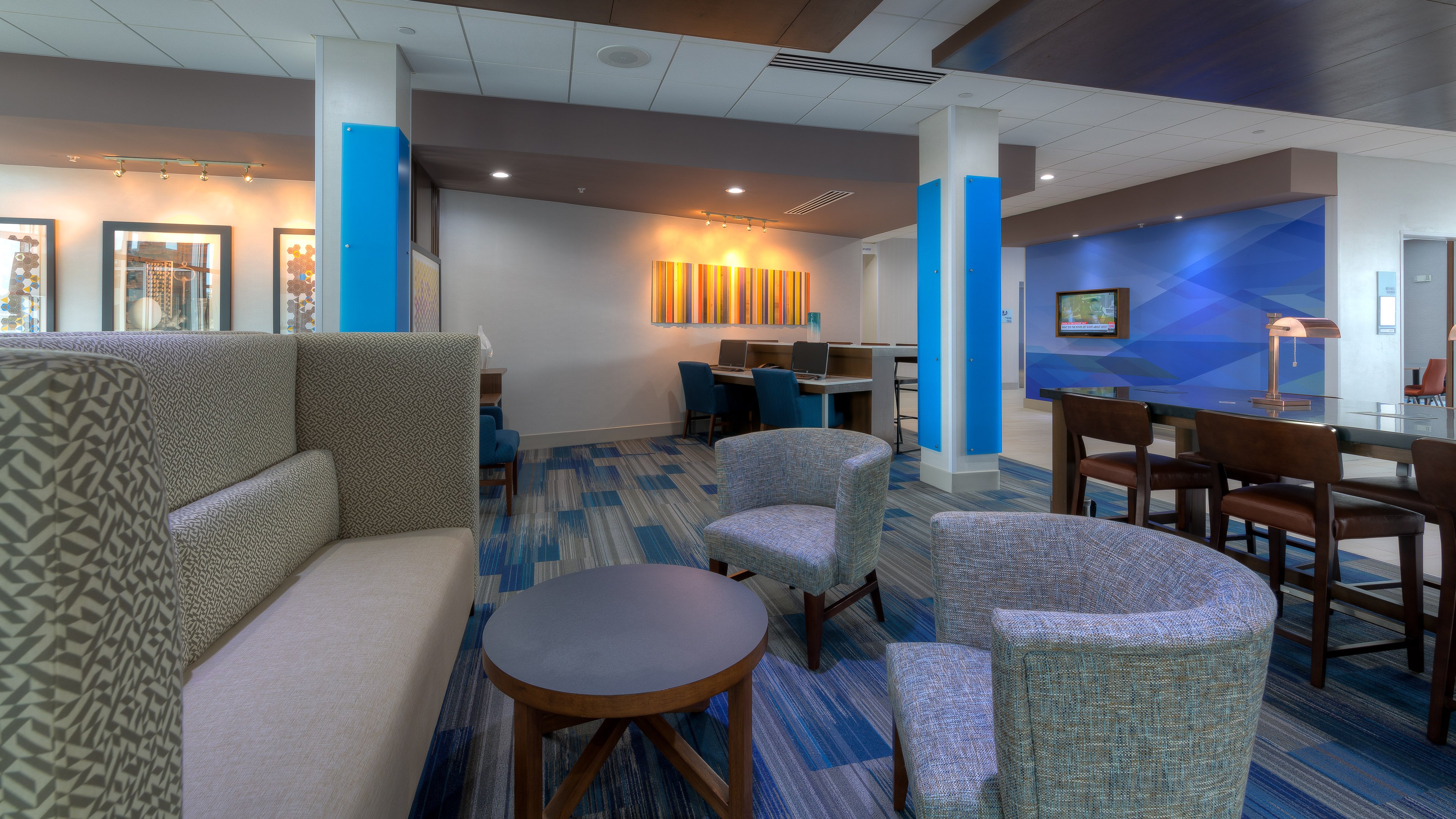 Holiday Inn Express Suites Tulsa Midtown 45/68
