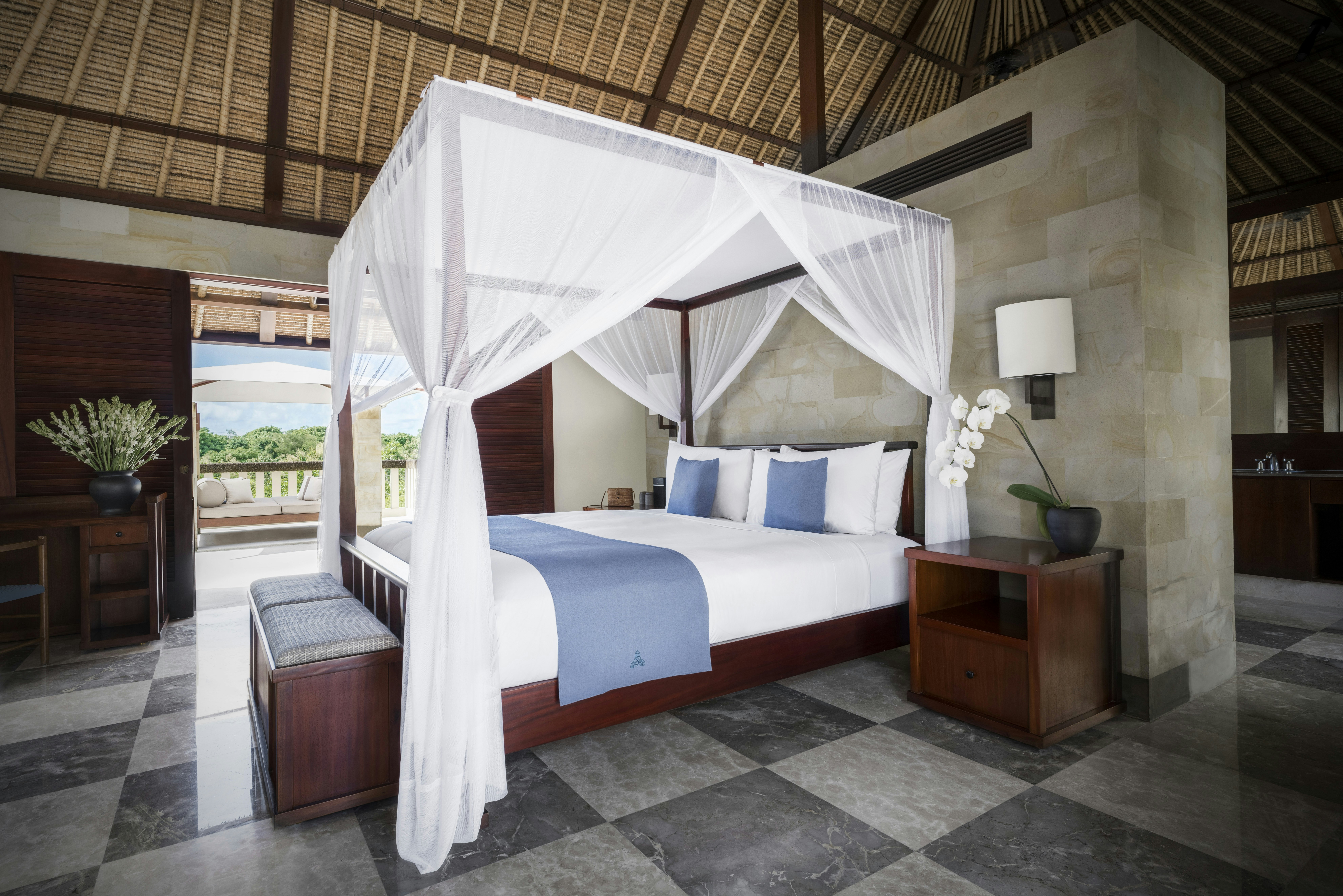 Courtyard, Suite