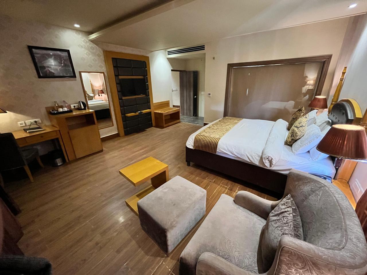 Presidential, Suite, Regenta Resort Bharatpur 2/2