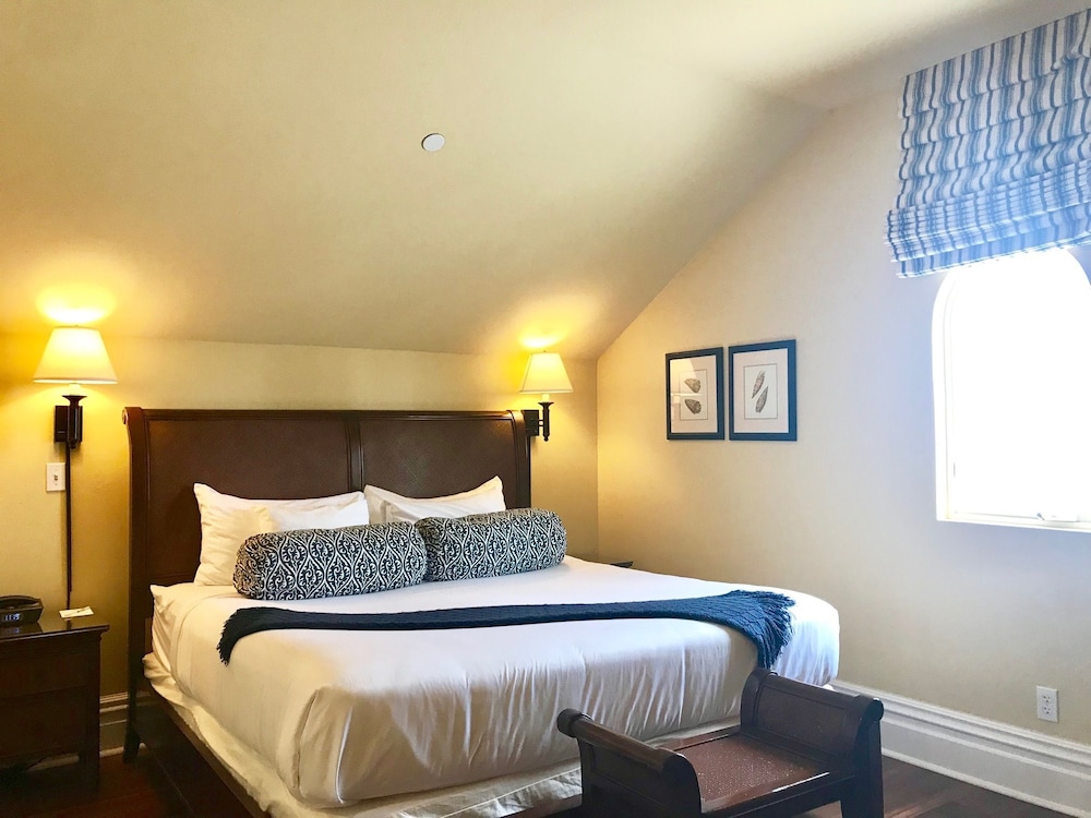 DELUXE, STUDIO, KING BED