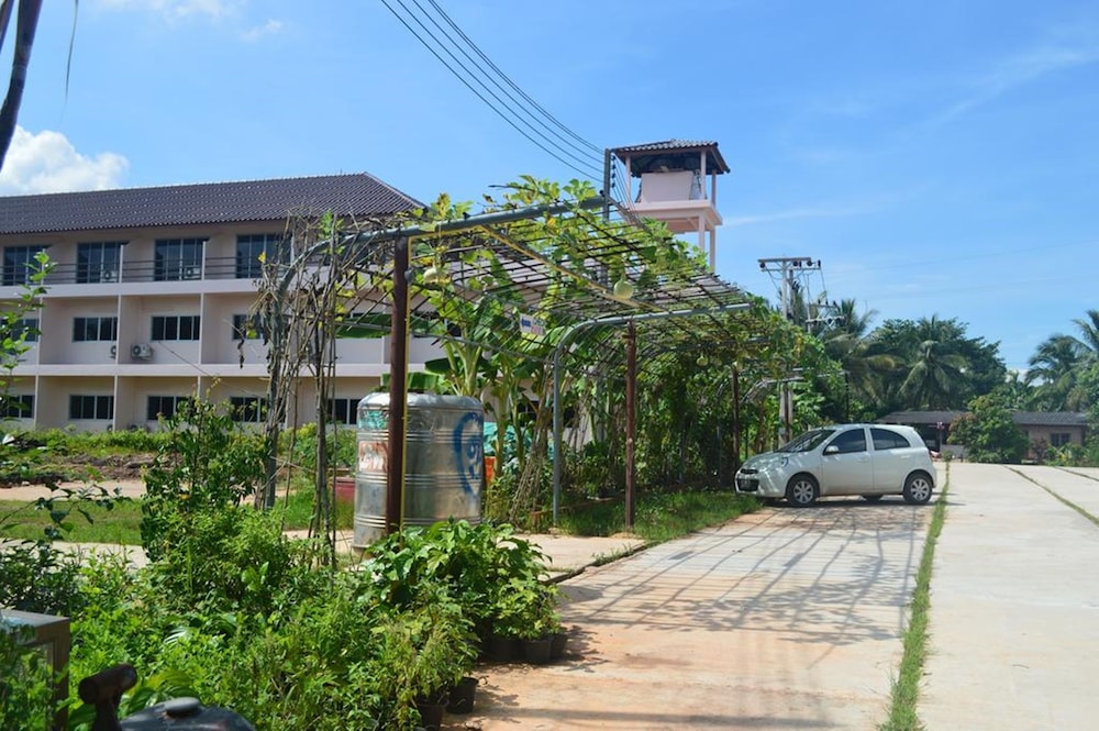 Be Fine Sabuy Hotel & Resort 42/46