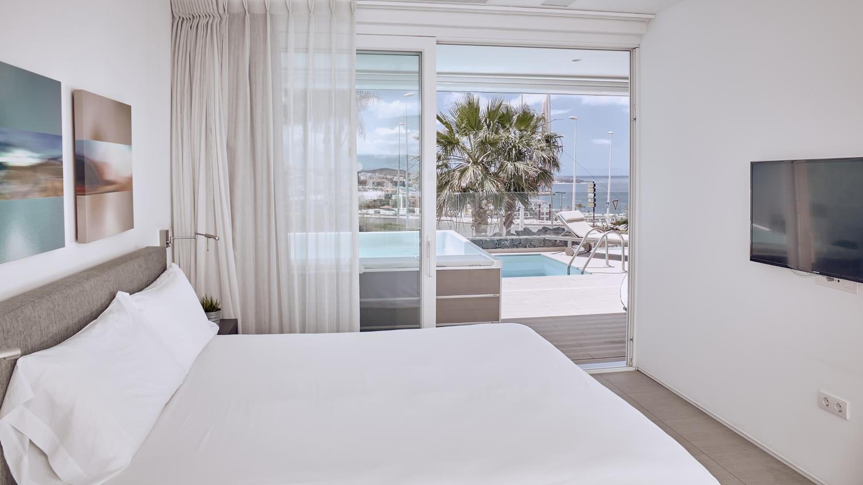 3 Bedrooms, Infinity, Sea, Suite, Sea View, Private Pool, Hot Tub
