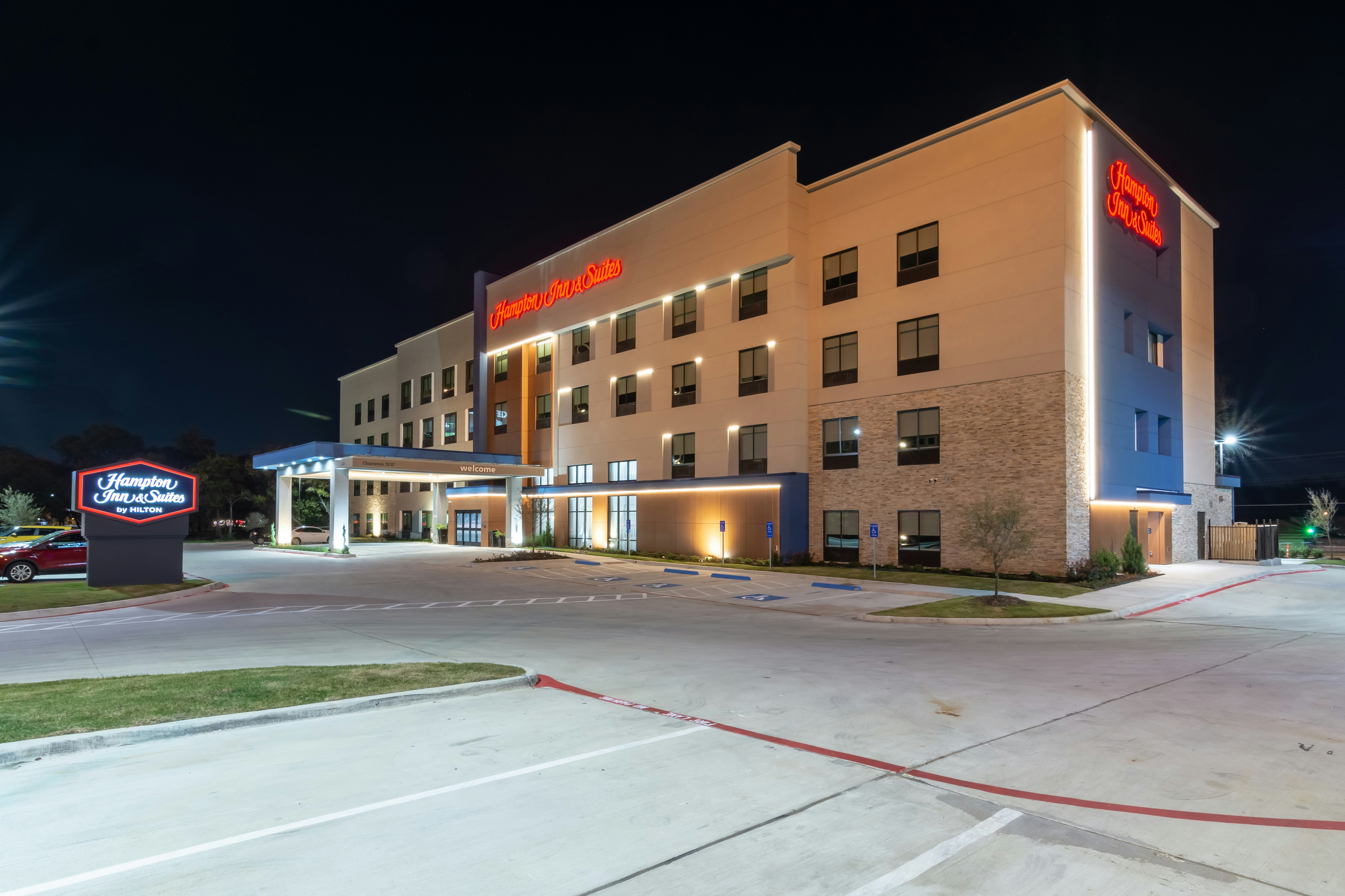 Hampton Inn & Suites Dallas East TX 42/45