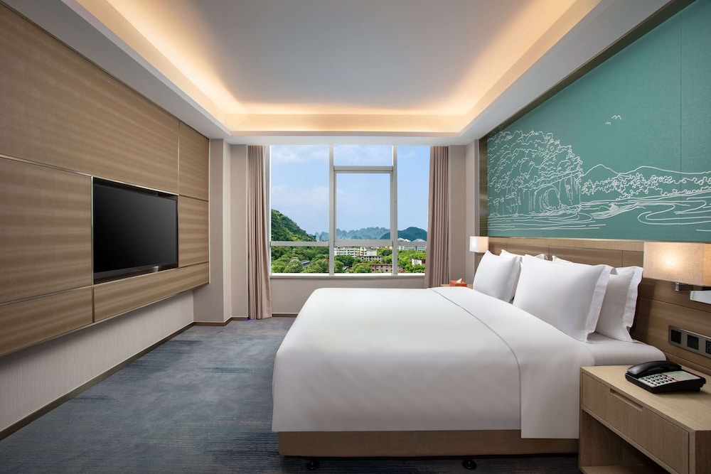 SUPERIOR, SUITE, KING BED