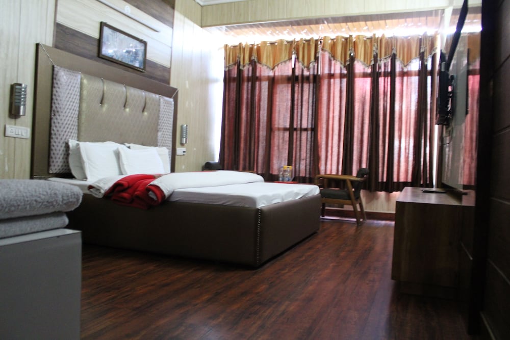HOTEL PRESIDENT 14/49