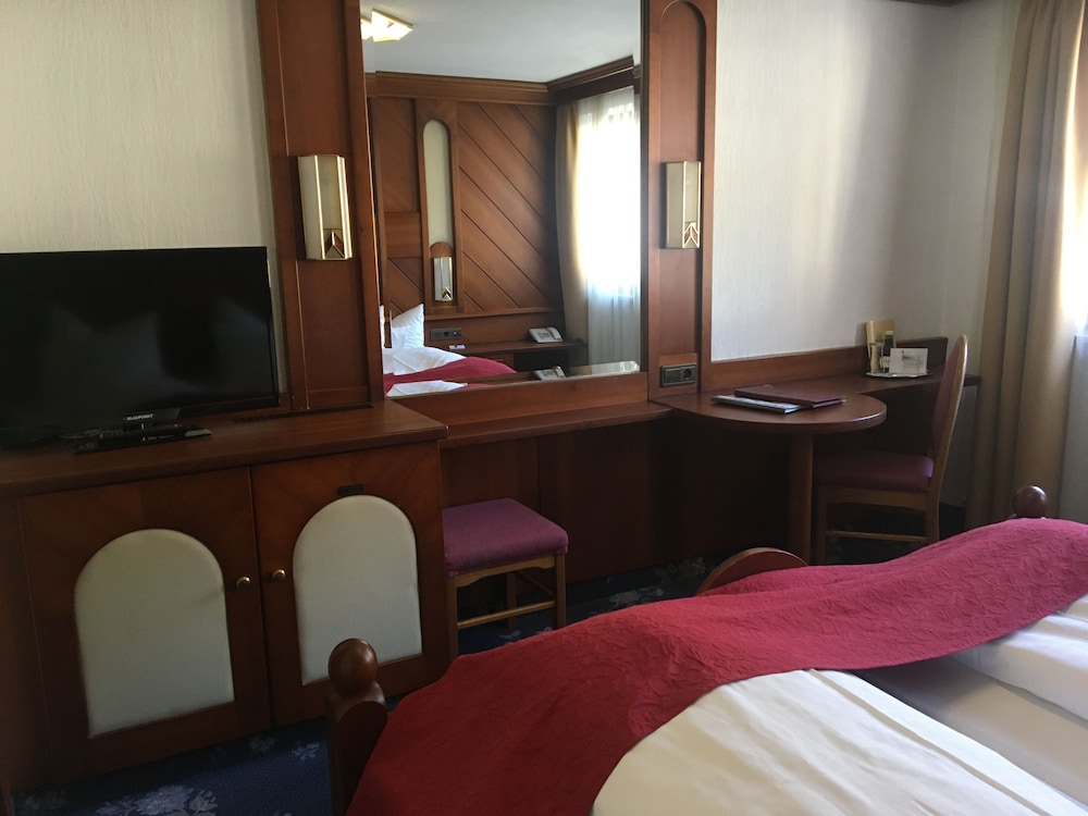 Tyrolis Hotel 57/69