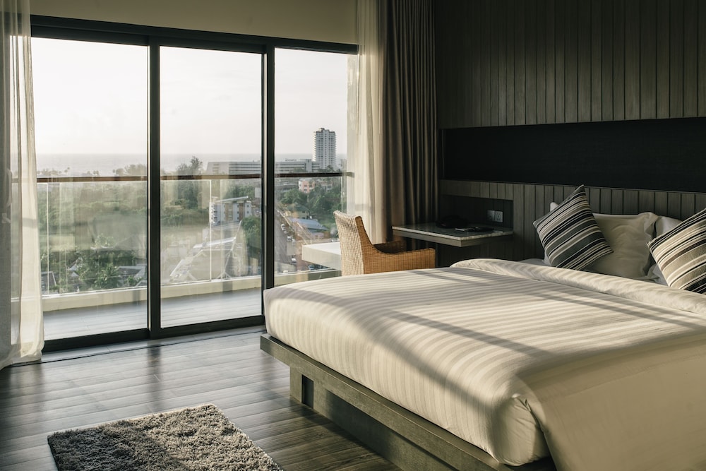 HOTEL IKON PHUKET 25/76