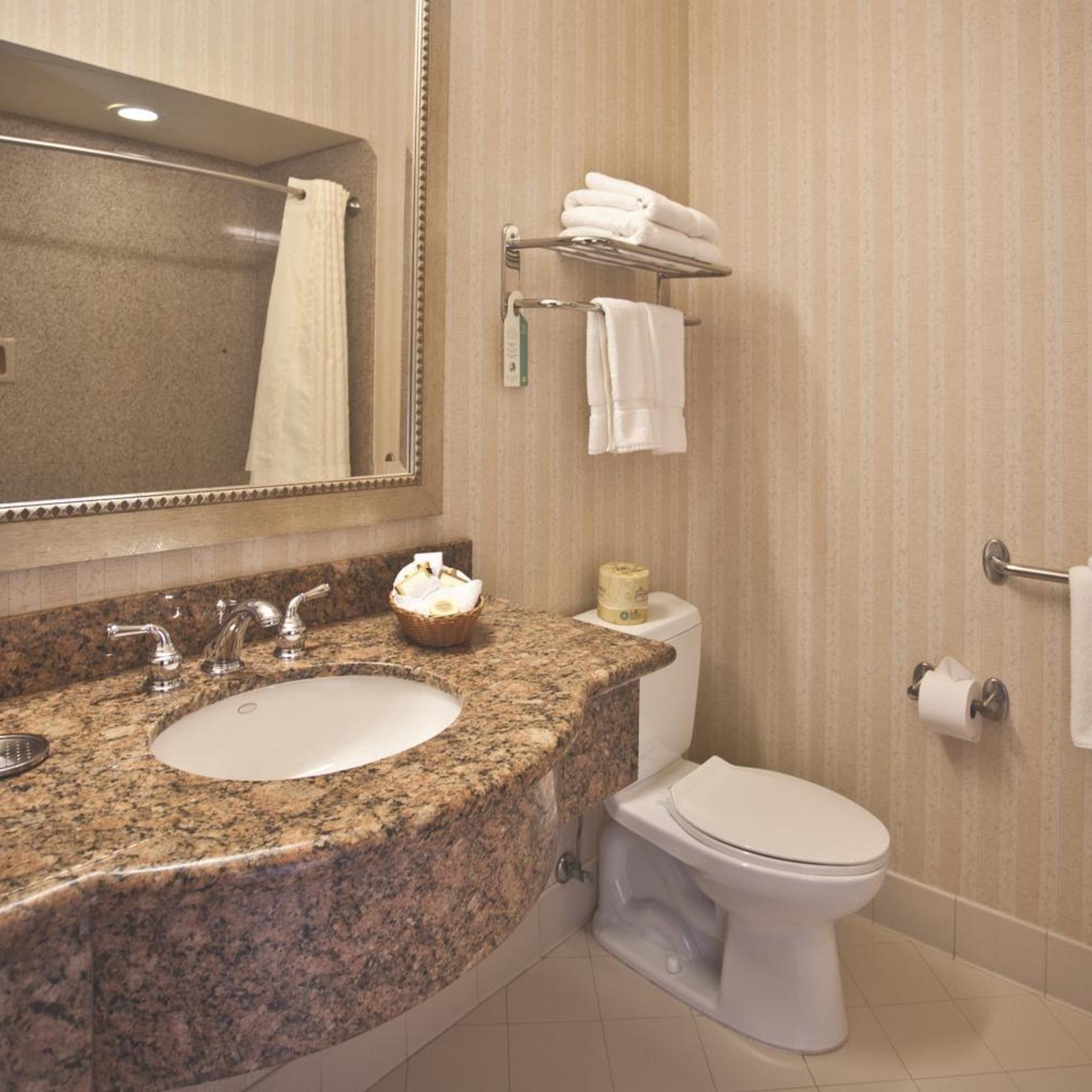 Room, 2 Double Beds, Bay Landing Hotel 2/6