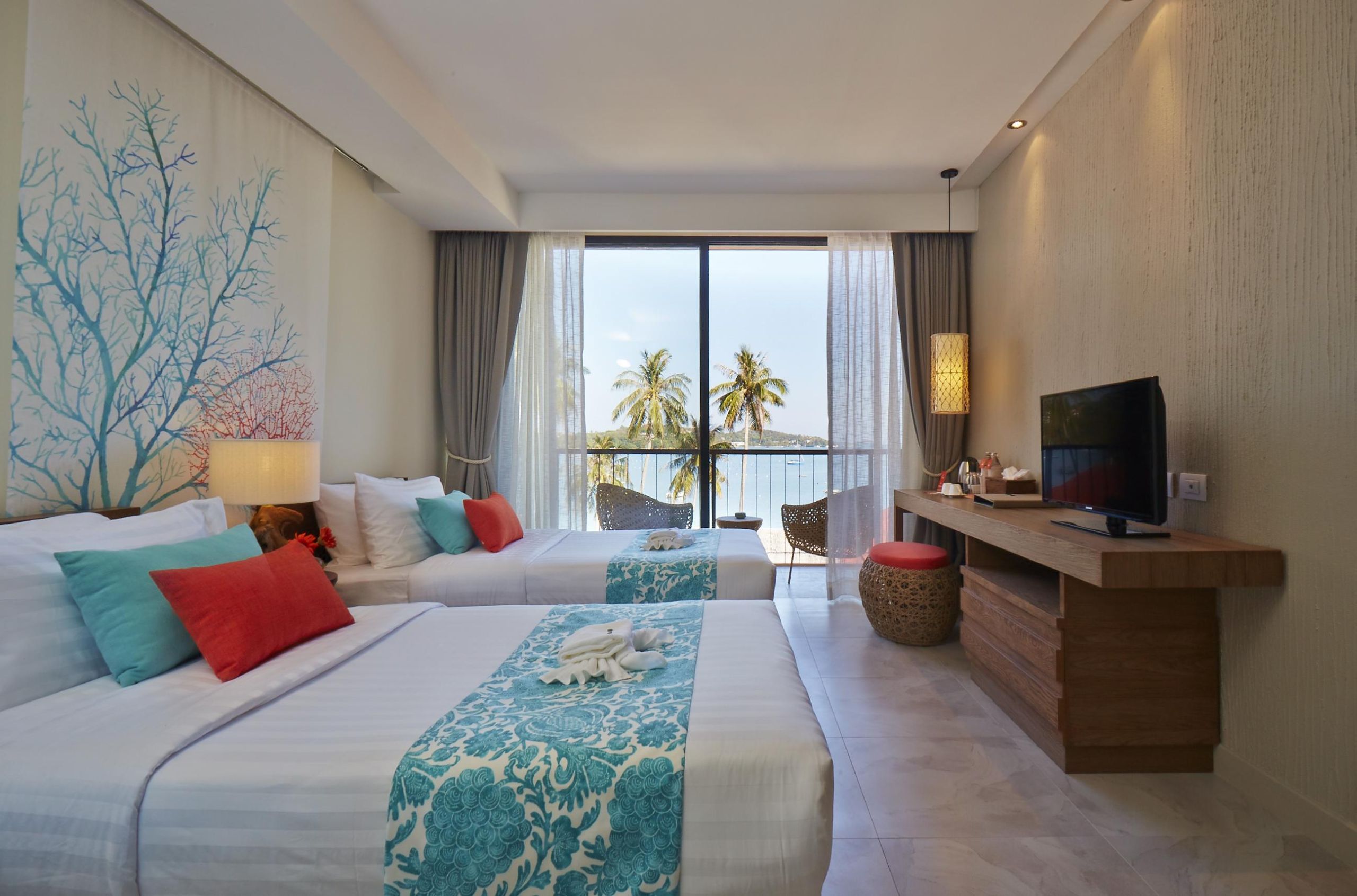 DELUXE, DOUBLE OR TWIN BED, BALCONY