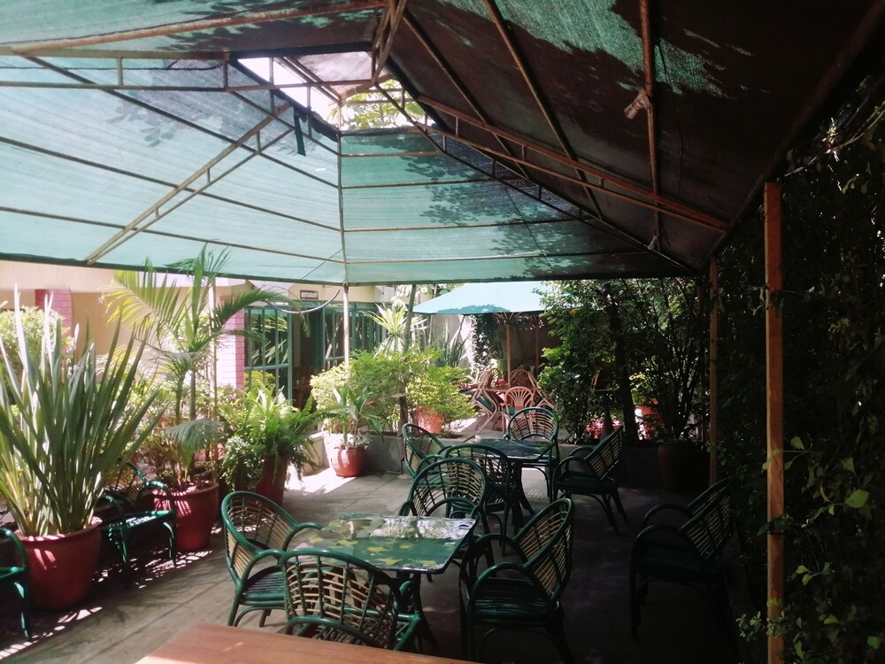 Leon Villas Guest House 38/42