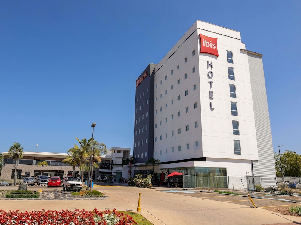 Ibis Mazatlan Marina 4/44