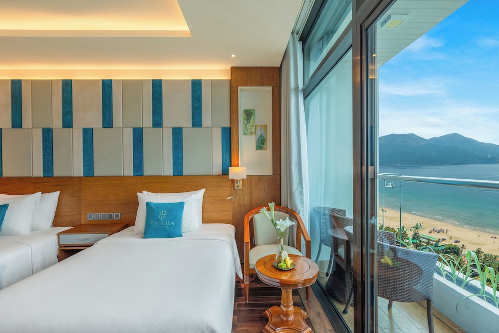 DELUXE, TWIN BEDS, OCEAN FRONT, BALCONY
