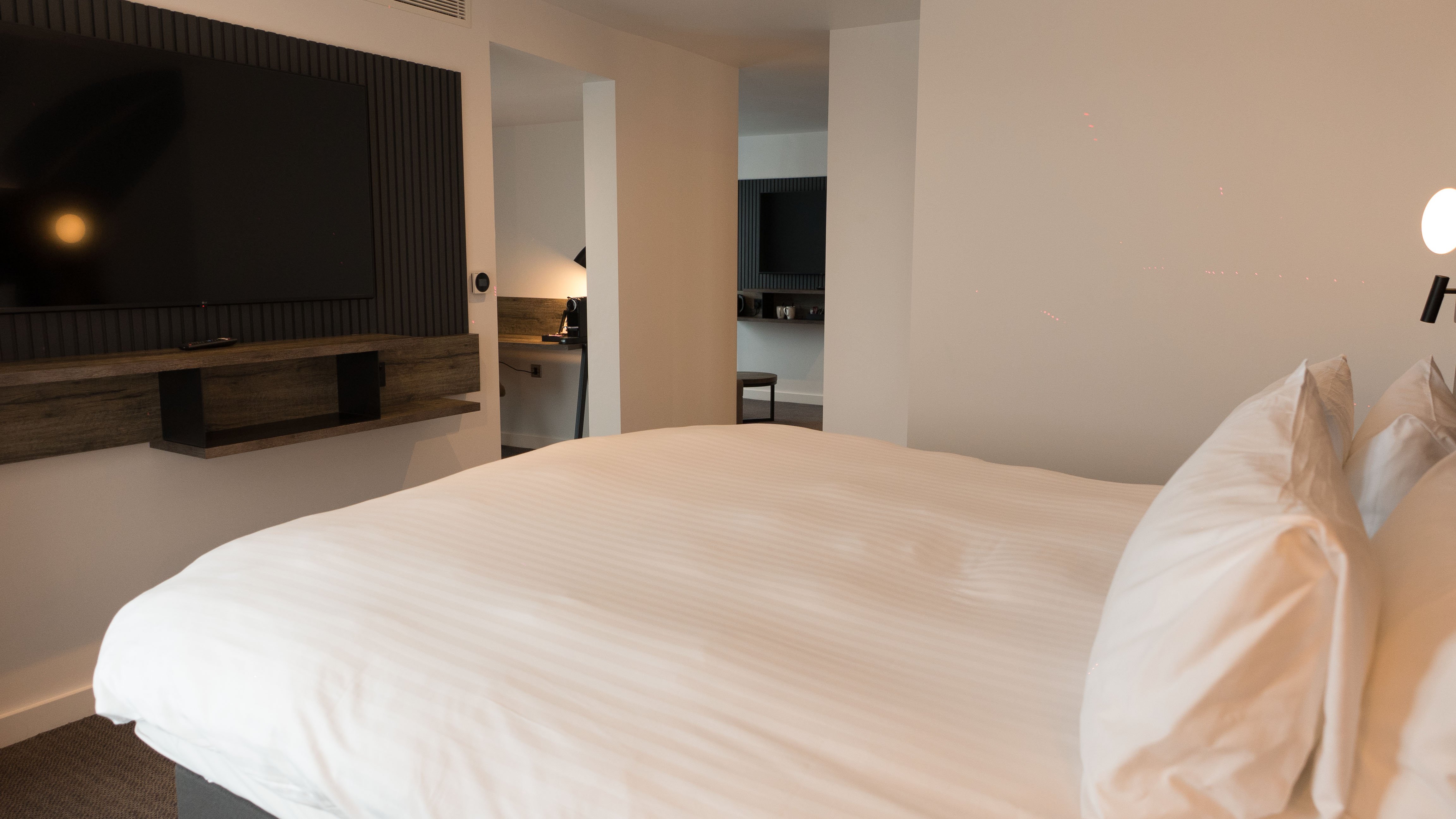 Premium, King Bed, Lobby View، Holiday Inn London - Camden Lock by IHG 3/7