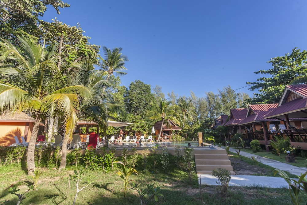 LANTA PEARL BEACH RESORT 65/78