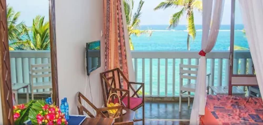 Mombasa Beach Hotel 36/39