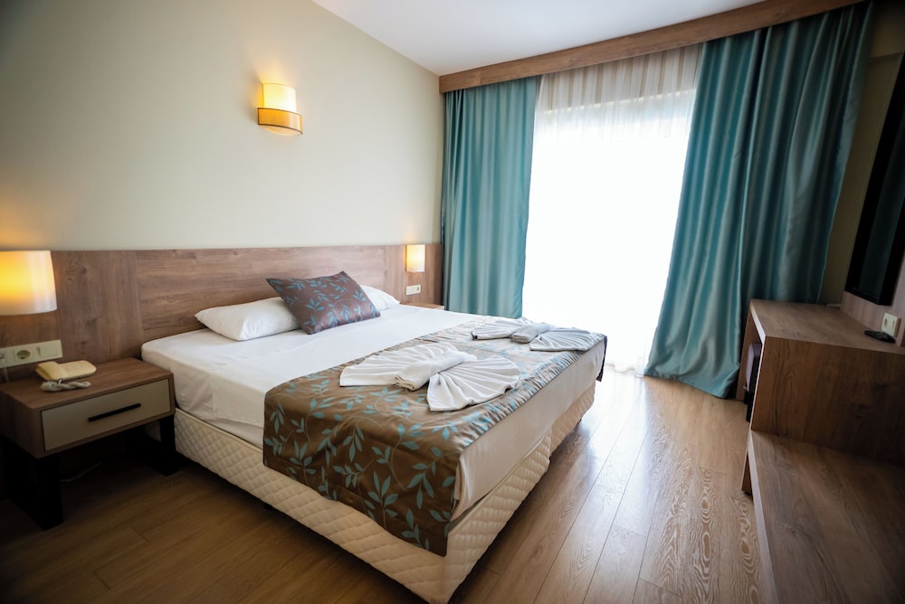 Lucida Beach Hotel 15/37