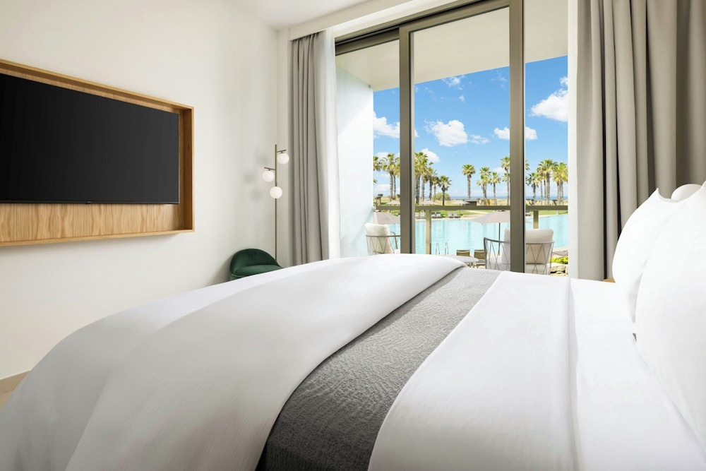 Deluxe, King Bed, Pool View, Balcony, The Westin Salgados Beach Resort, Algarve 3/6
