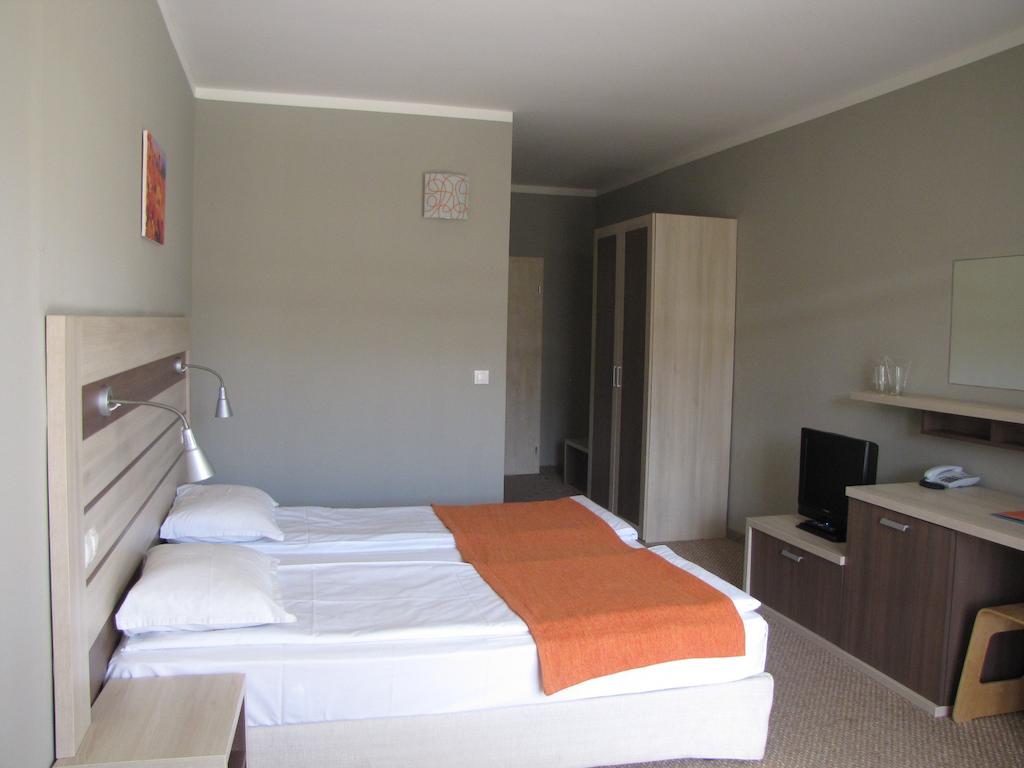 Blue Orange Beach Resort 6/42