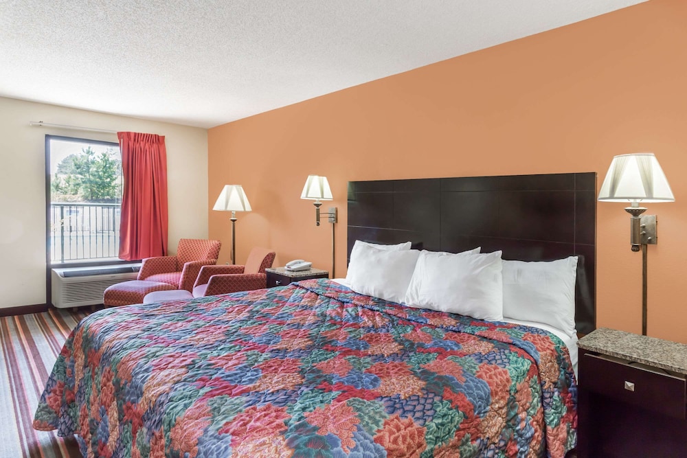Days Inn by Wyndham Sanford 13/25
