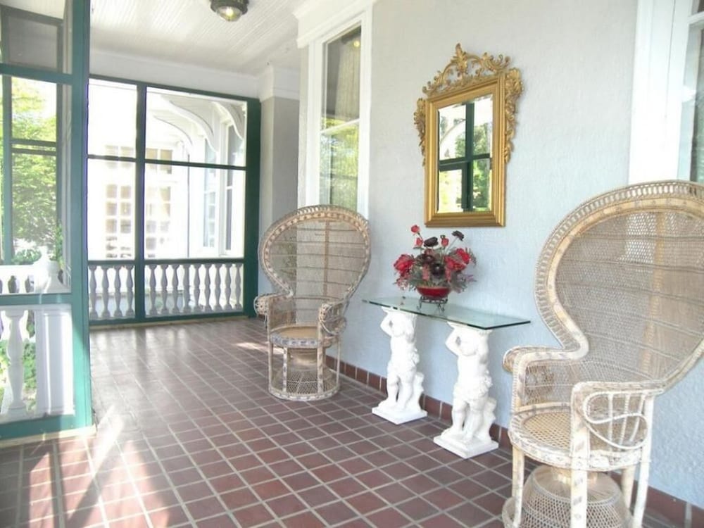 Alexander Mansion Historic Bed and Breakfast 30/48
