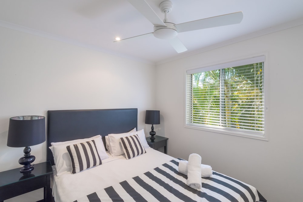 NOOSA OUTRIGGER BEACH RESORT 20/73