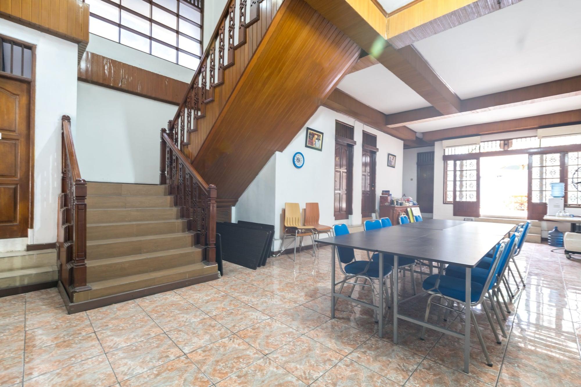 OYO 1421 Kasmaran Guest House Syariah 20/32