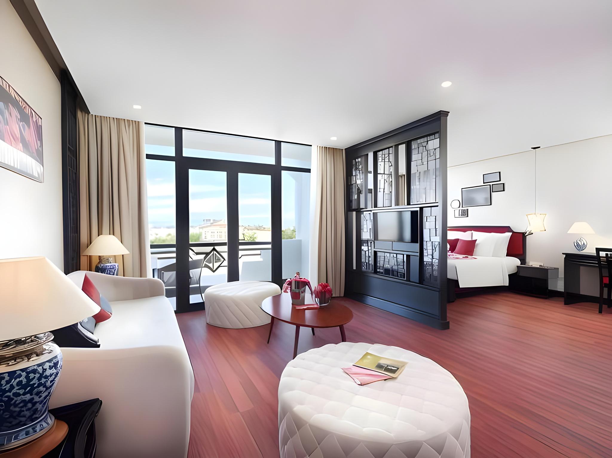 Suite King Pool or City View