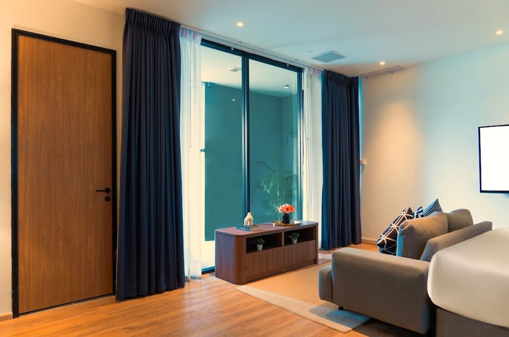 Walton Suites Sukhumvit 38/49