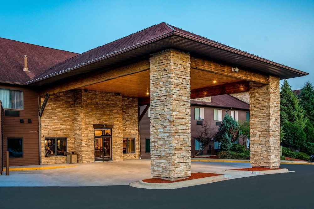 Riverview Inn & Suites, Ascend Hotel Collection in ROCKFORD - IL