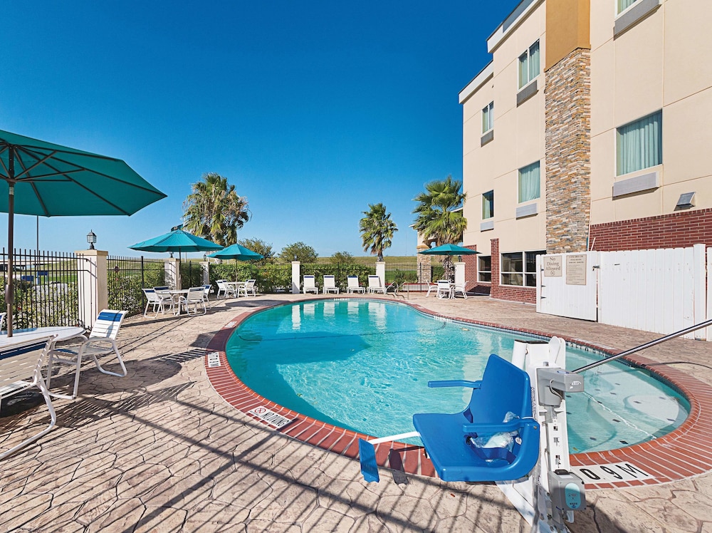 La Quinta Inn & Suites Mathis 23/27