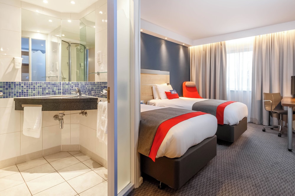 Holiday Inn Express Birmingham - Walsall 8/23