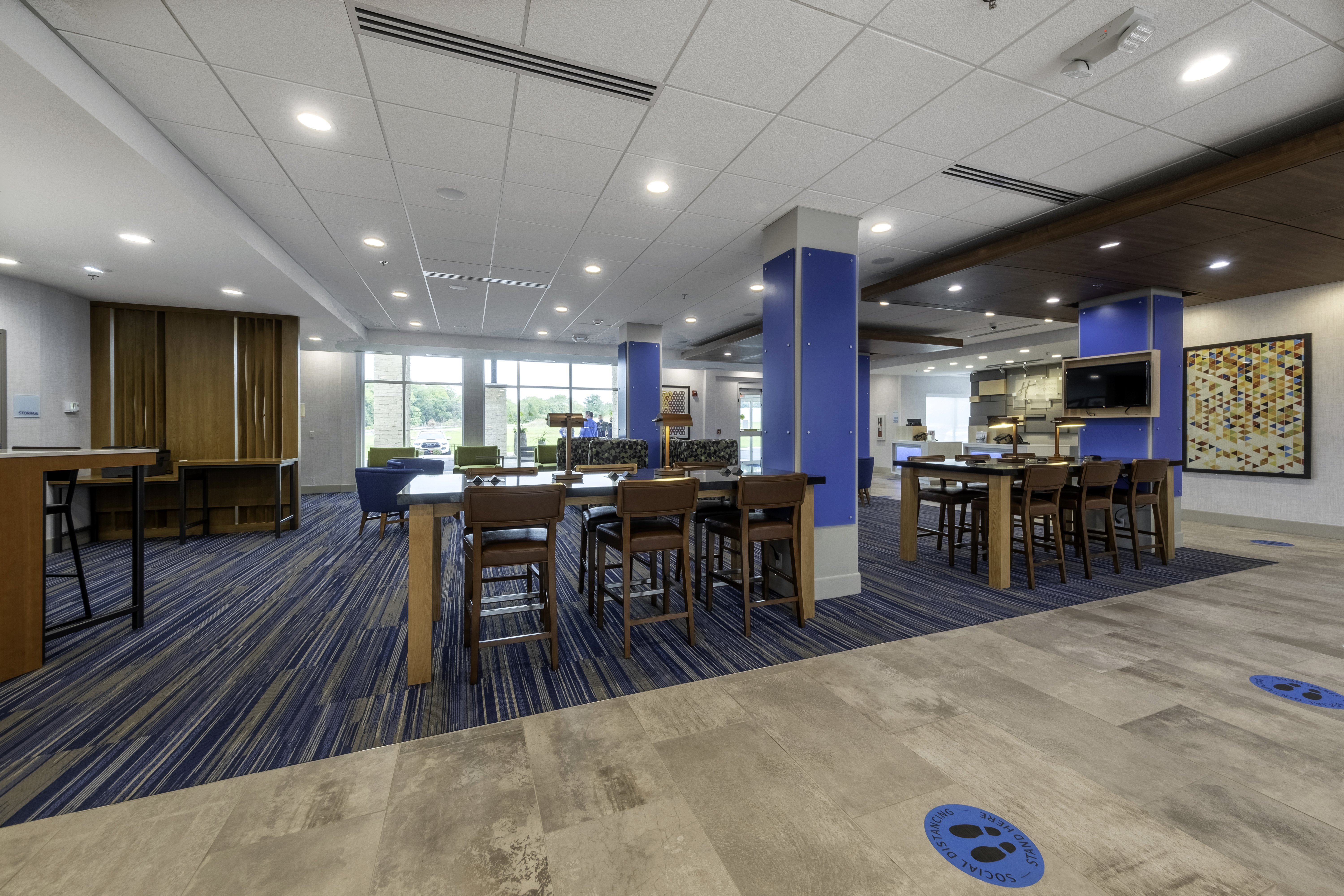 Holiday Inn Express Suites Staunton 58/75