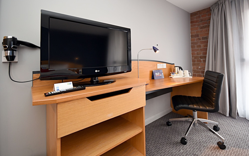 Holiday Inn Express Liverpool Royal Albert Dock 60/76
